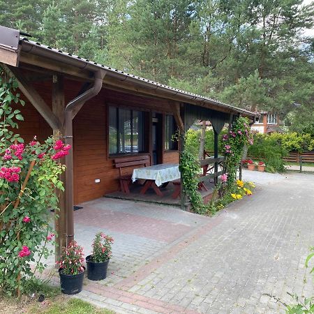 Domek letniskowy nad jeziorem Wiejskim Lakie Zewnętrze zdjęcie