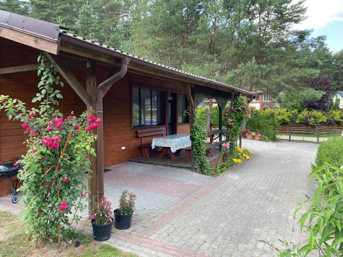 Domek letniskowy nad jeziorem Wiejskim Lakie Zewnętrze zdjęcie