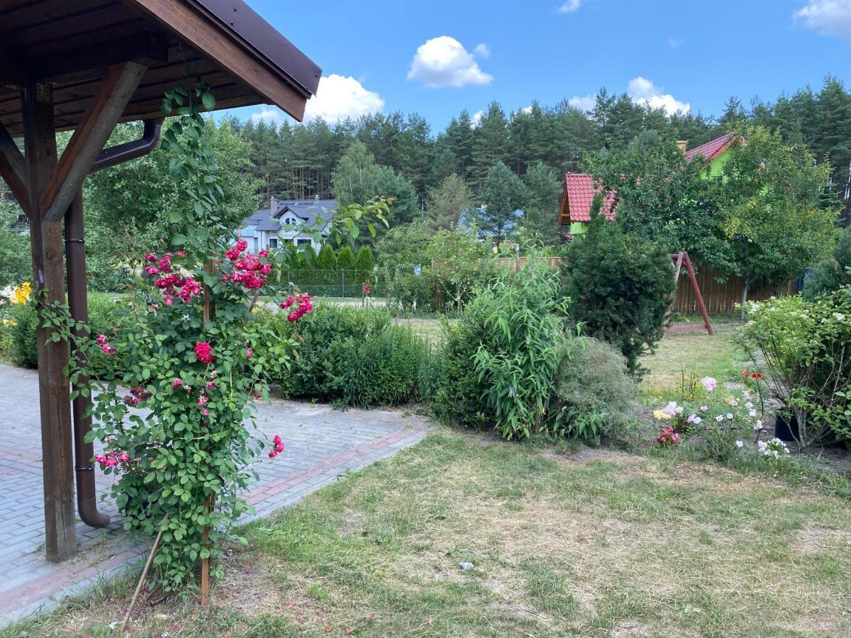 Domek letniskowy nad jeziorem Wiejskim Lakie Zewnętrze zdjęcie