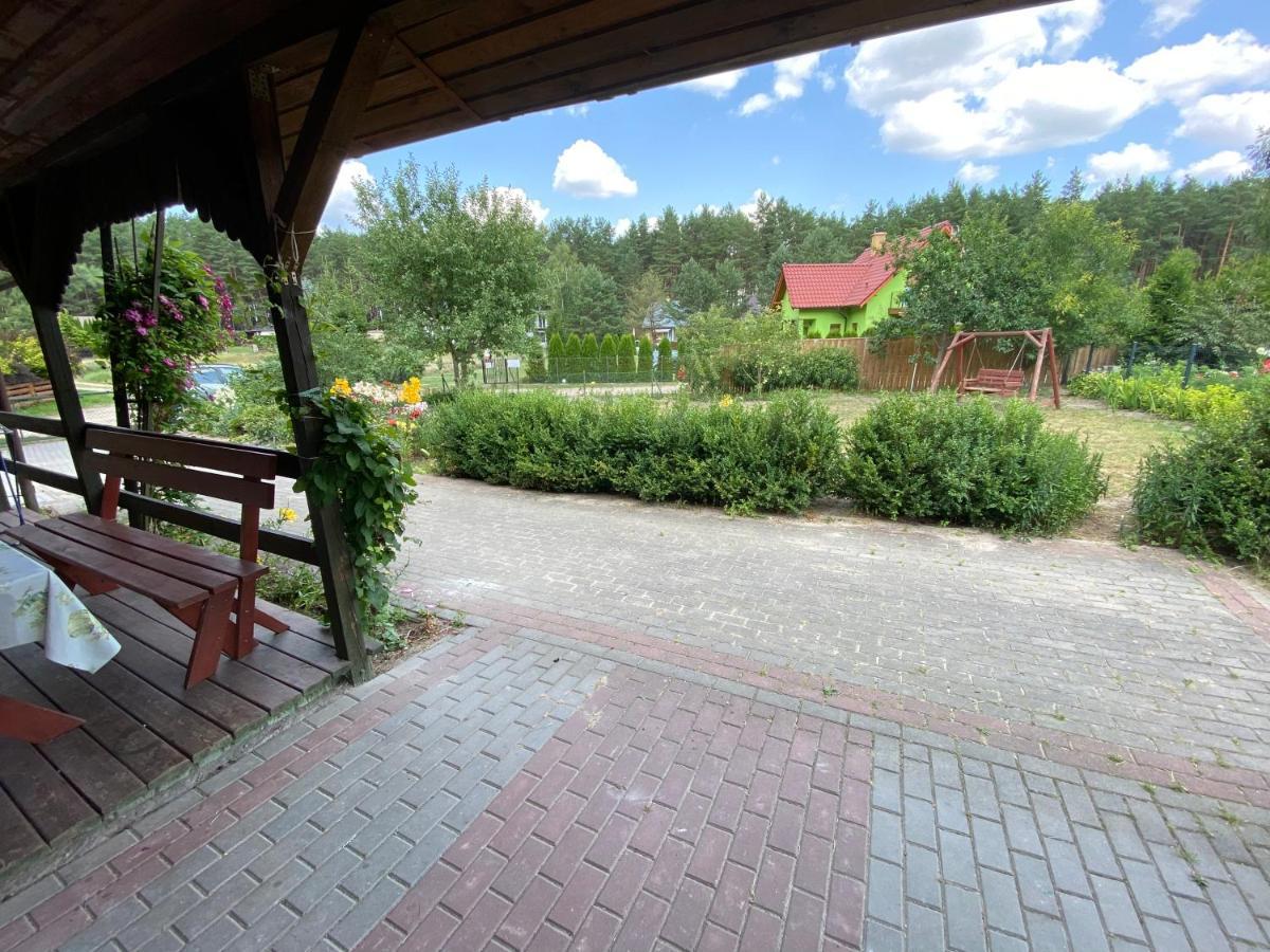 Domek letniskowy nad jeziorem Wiejskim Lakie Zewnętrze zdjęcie